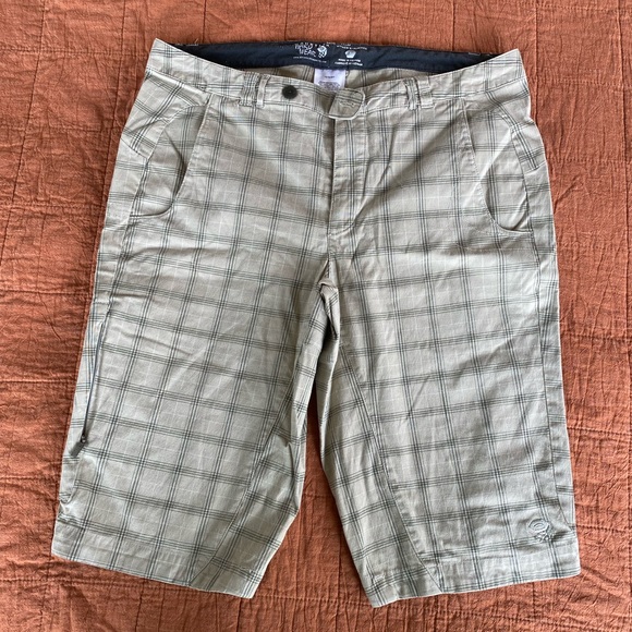 Women’s shorts - long inseam - Picture 1 of 3
